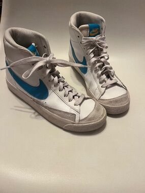 Nike high top athletic shoes 5Y